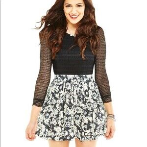 Aeropostale Bethany Mota  Daisy Floral Skater Skirt Black White Size Extra Small